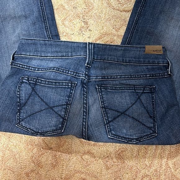Ariat 27L low rise jeans. Flare leg. - Picture 3 of 11
